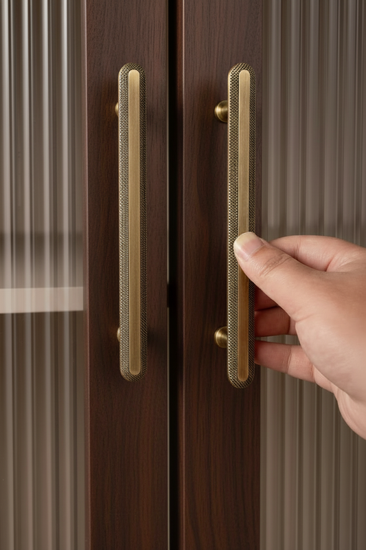 Antieke Messing T-Bar Kastgrepen met Brons motief – Vintage Bronzen Kastknoppen