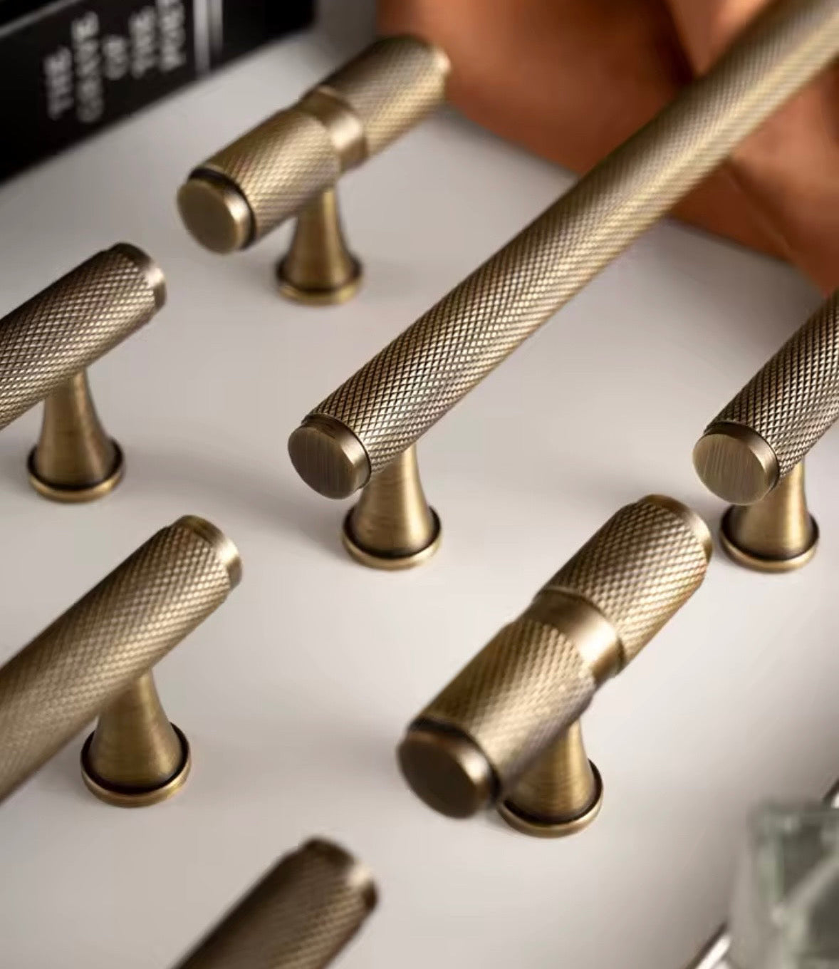 Luxe bronzen kastgreep met diamantstructuur - messing