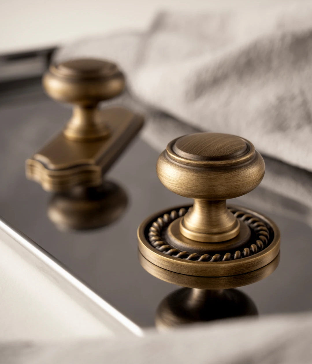 Antique Brass Cabinet Handles with Backplate Solid Bronze Vintage Wardrobe Pulls Kitchen Cupboard Door Knobs Furniture Handle